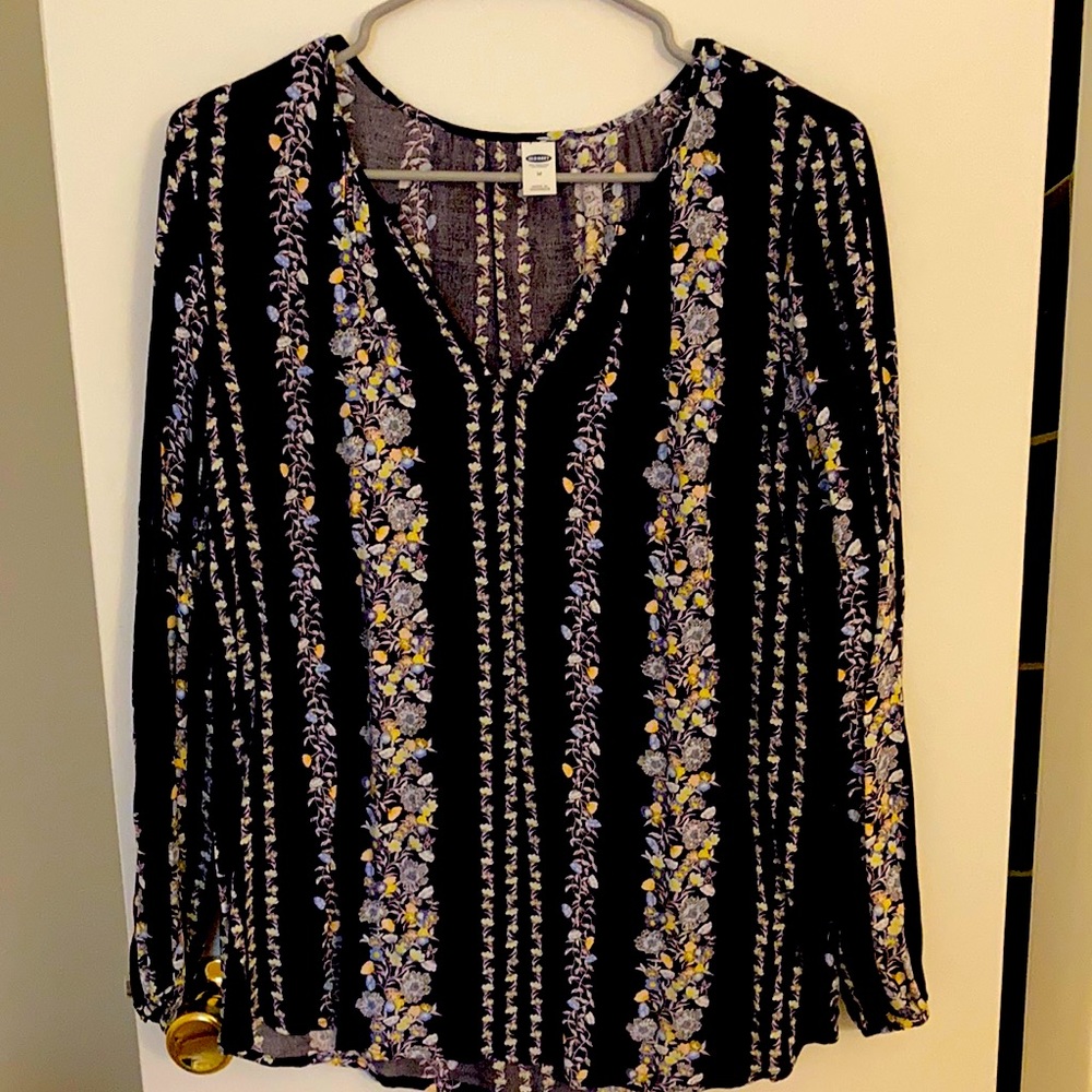 Long sleeved patterned blouse